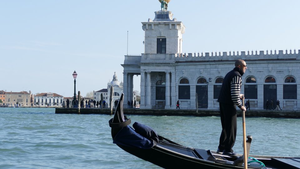 Travel To Venice Italy With Kids Gondola Ride