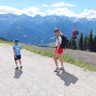 Wandern alpen familie
