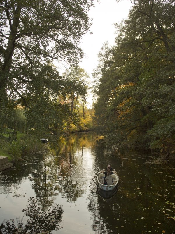Travel To Lake Scharmutzel With Kids Boat