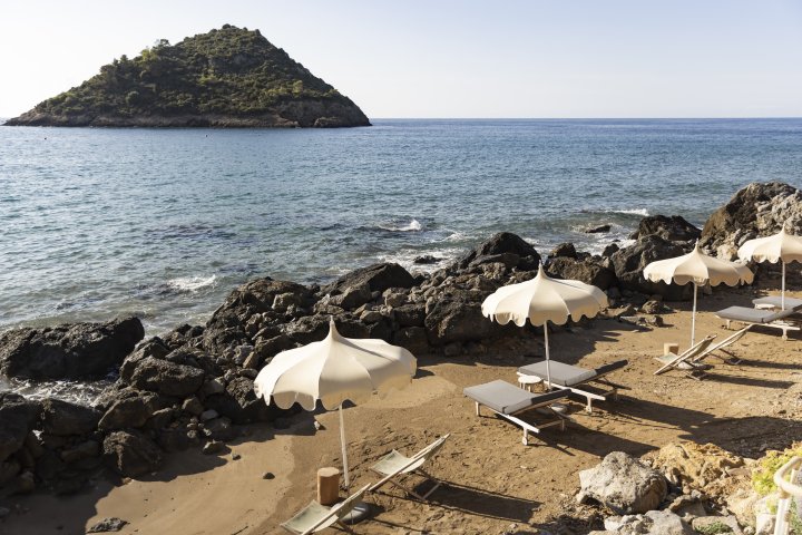 Best beach club isolotto porto ercole 1