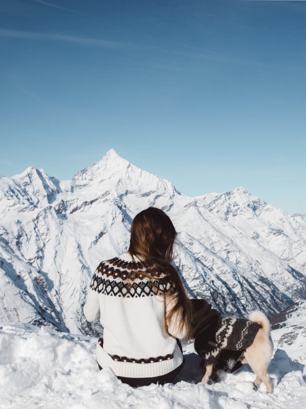Schweiz Reise Zermatt Frau Mit Hund Alpenpanorama