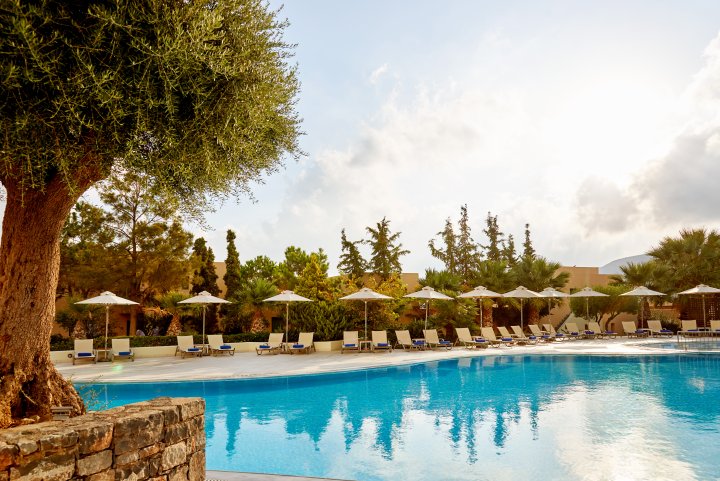 Luxury Family Travel Village Heights Crete Snackbarpool