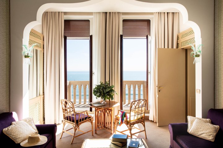 Luxury Family Holiday Hotel Excelsior Venice Room