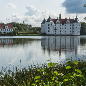 Glucksburg Travel With Kids Schloss Opener
