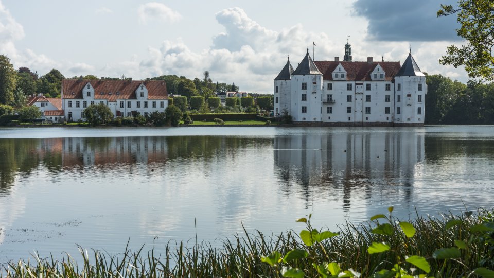 Glucksburg Travel With Kids Schloss Opener