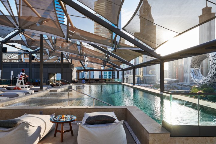 Niche Traveller 25h Dubai Monkeypoolbar